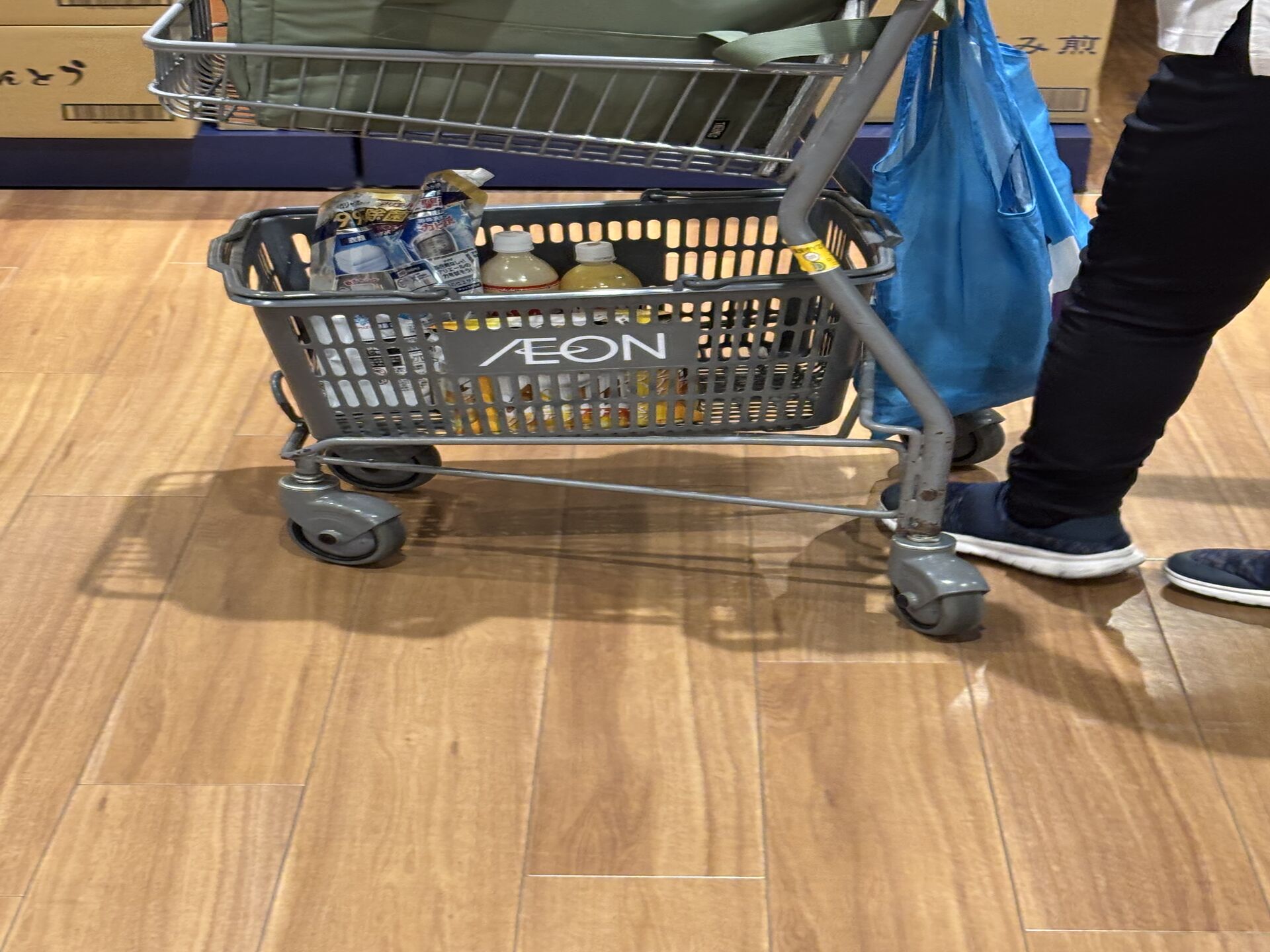 離れて暮らす親の買い物が心配…家族に代わってできること